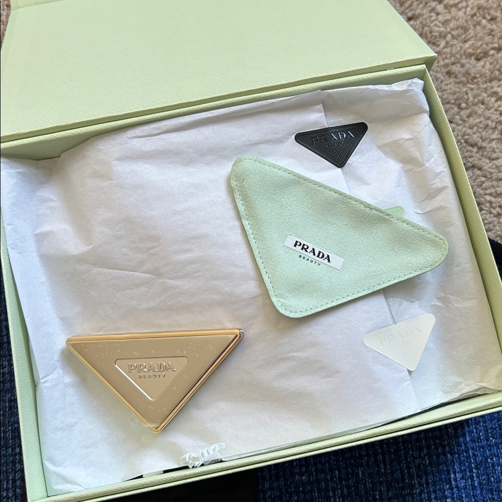 Prada Beauty Triangle compact mirror - Picture 4 of 17